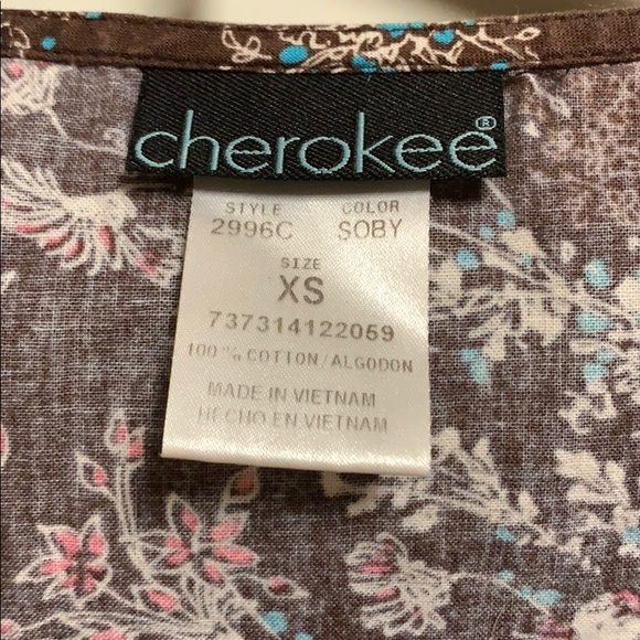 Cherokee brown floral scoop neck XS scrub top - Picture 2 of 3